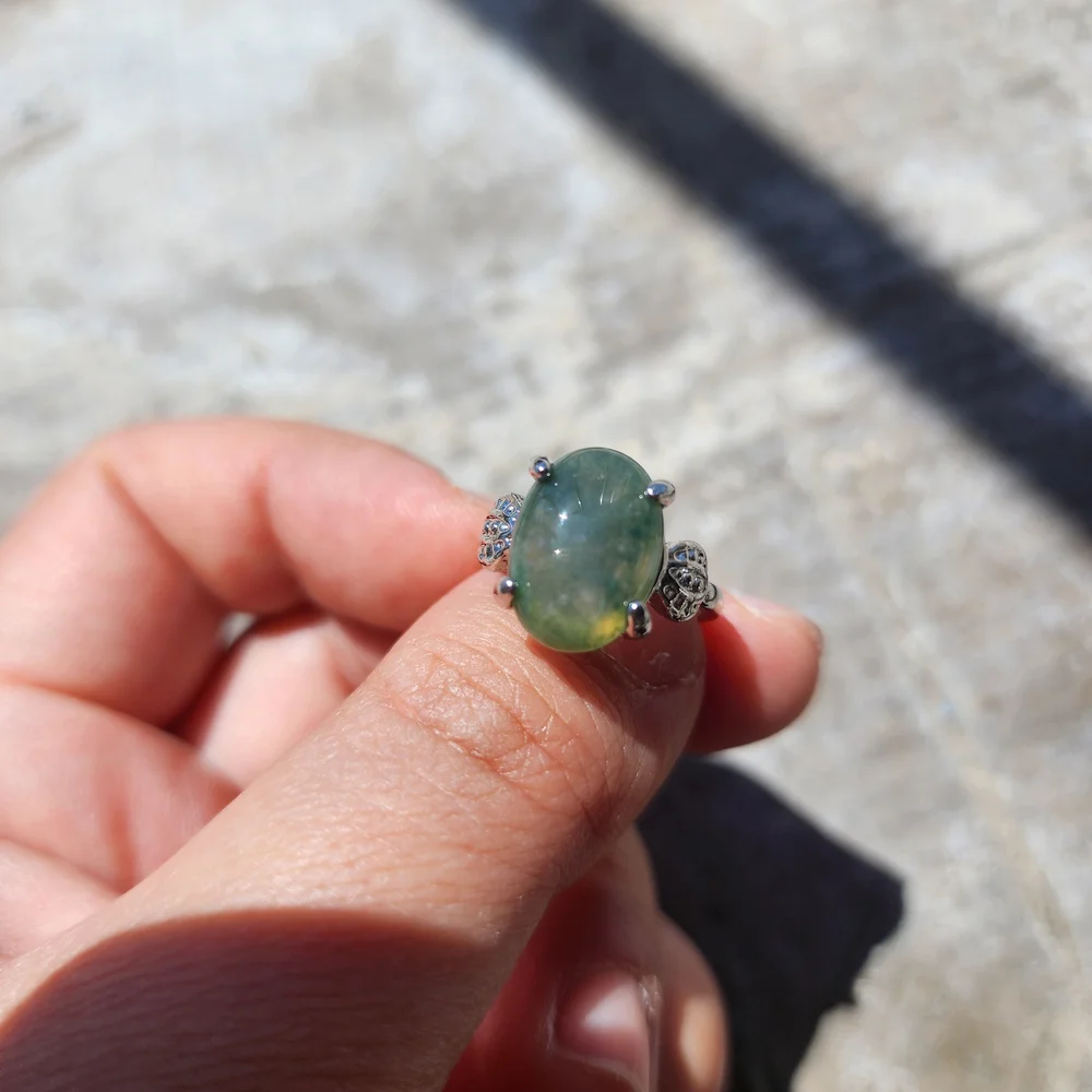 Size 5.5-6 Elegant Green Stone Ring Silver Tone